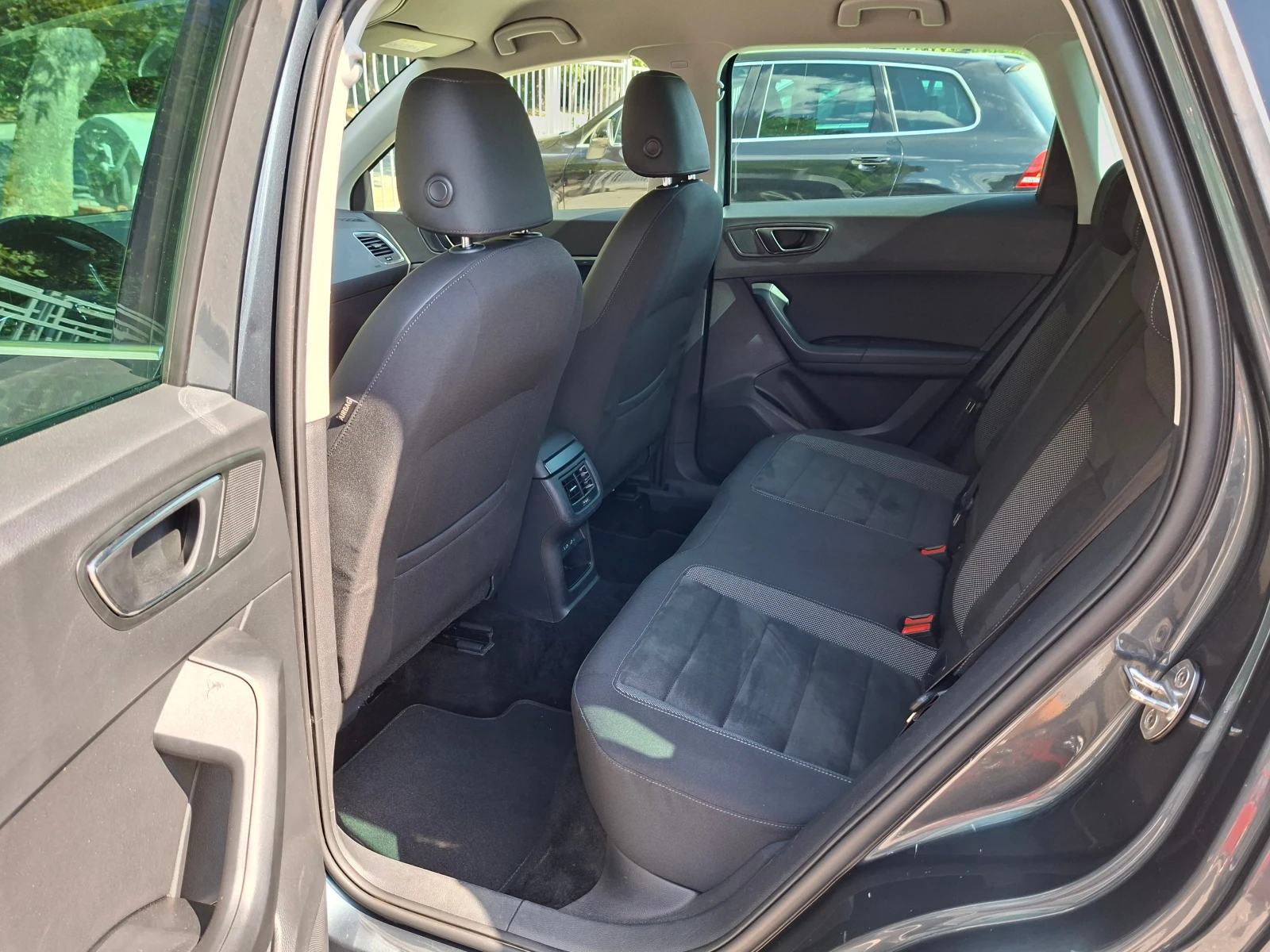 Seat Ateca NAVI/LED/CARPLAY/KAMERA, снимка 11 - Автомобили и джипове - 55543103