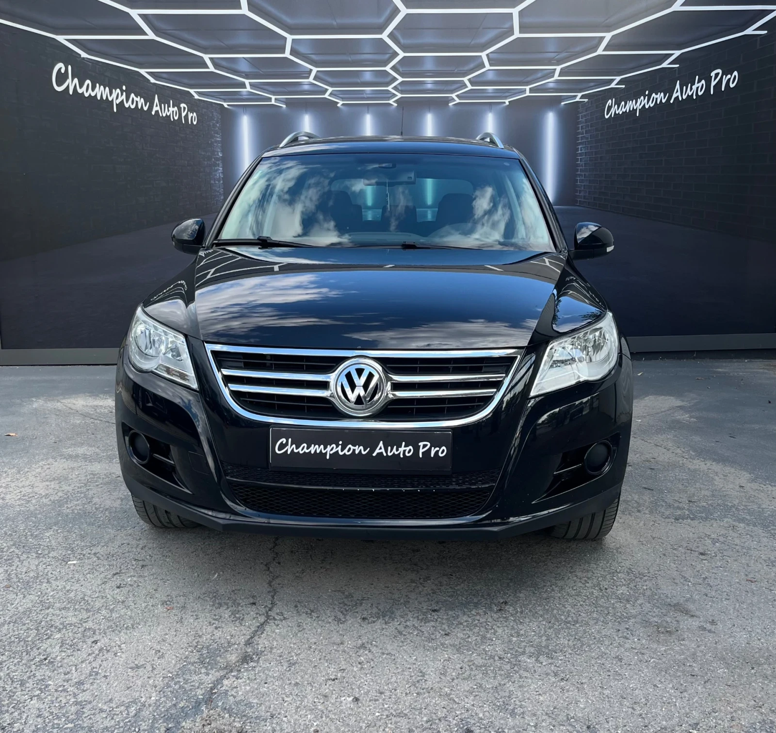 VW Tiguan 2.0TDI 4x4, снимка 2 - Автомобили и джипове - 56104836