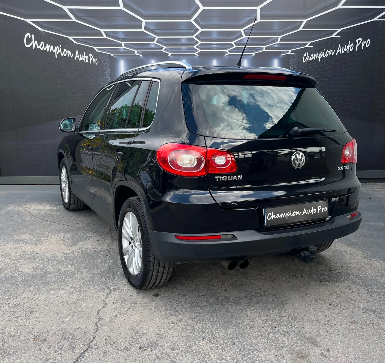 VW Tiguan 2.0TDI 4x4, снимка 4 - Автомобили и джипове - 56104836