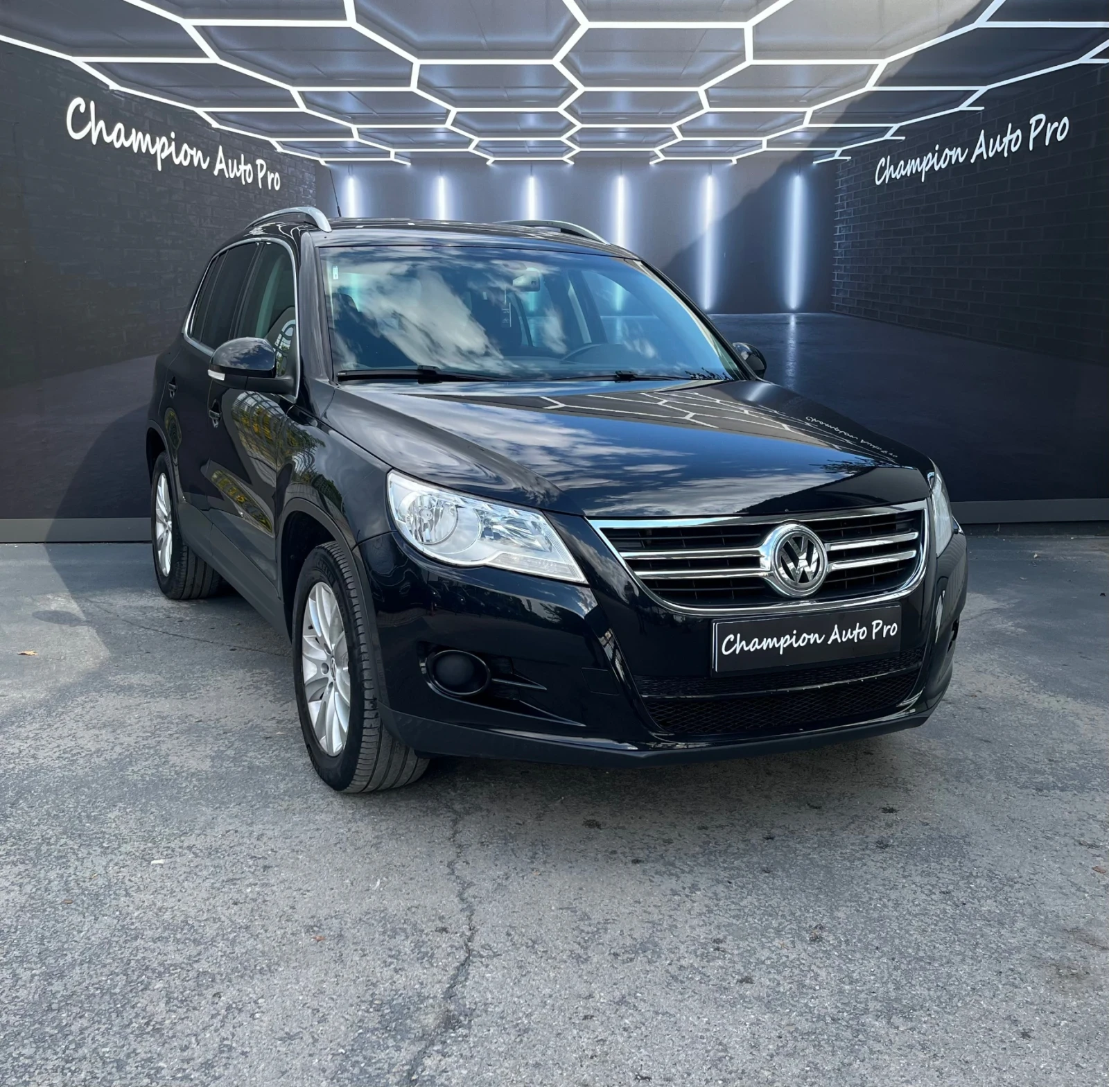 VW Tiguan 2.0TDI 4x4, снимка 3 - Автомобили и джипове - 56104836
