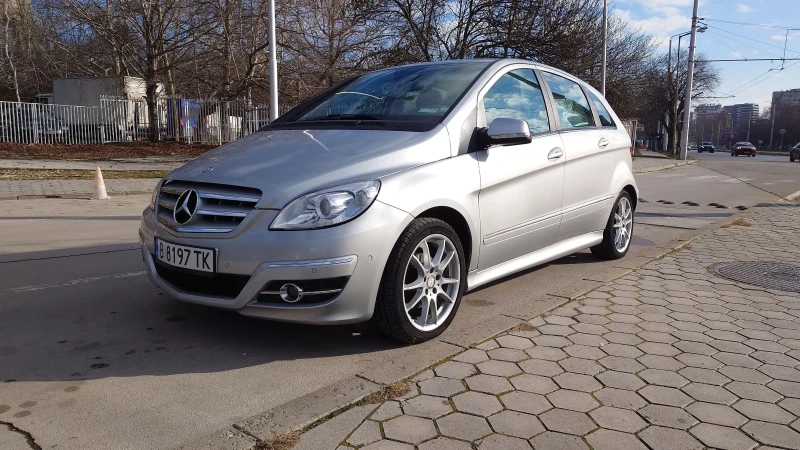 Mercedes-Benz B 180, снимка 1 - Автомобили и джипове - 48600056