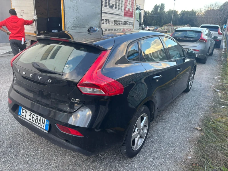 Volvo V40 Като нова , снимка 6 - Автомобили и джипове - 49158502