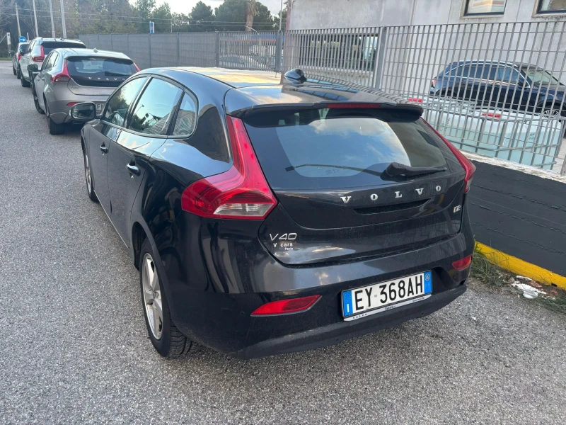 Volvo V40 Като нова , снимка 7 - Автомобили и джипове - 49158502