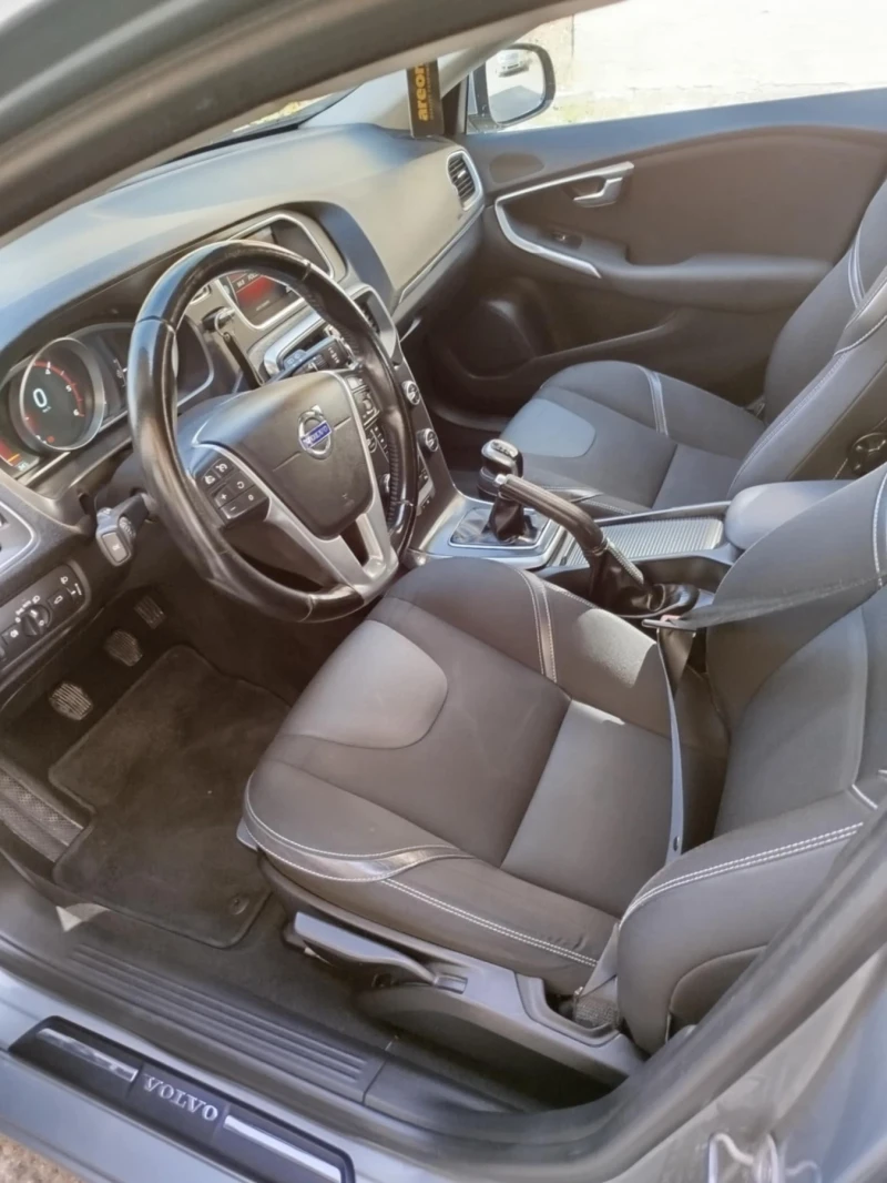 Volvo V40, снимка 5 - Автомобили и джипове - 52310900