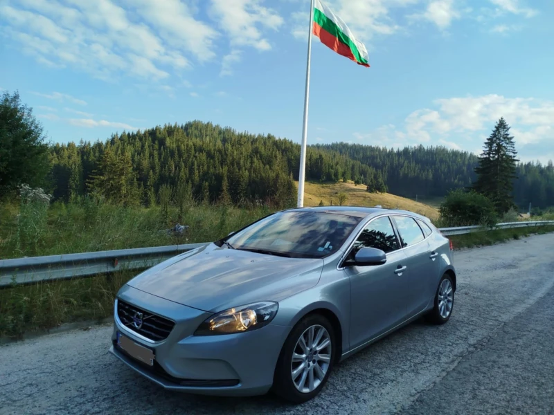 Volvo V40, снимка 2 - Автомобили и джипове - 52310900