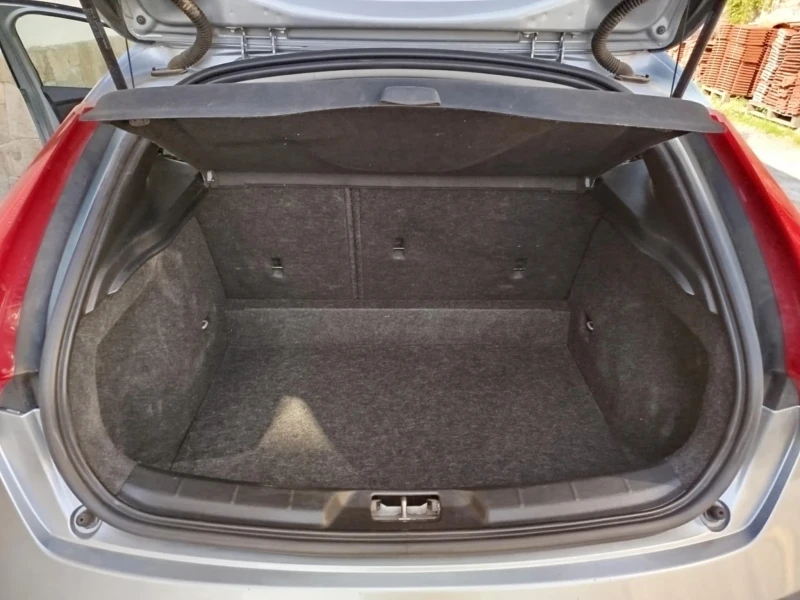 Volvo V40, снимка 9 - Автомобили и джипове - 52310900