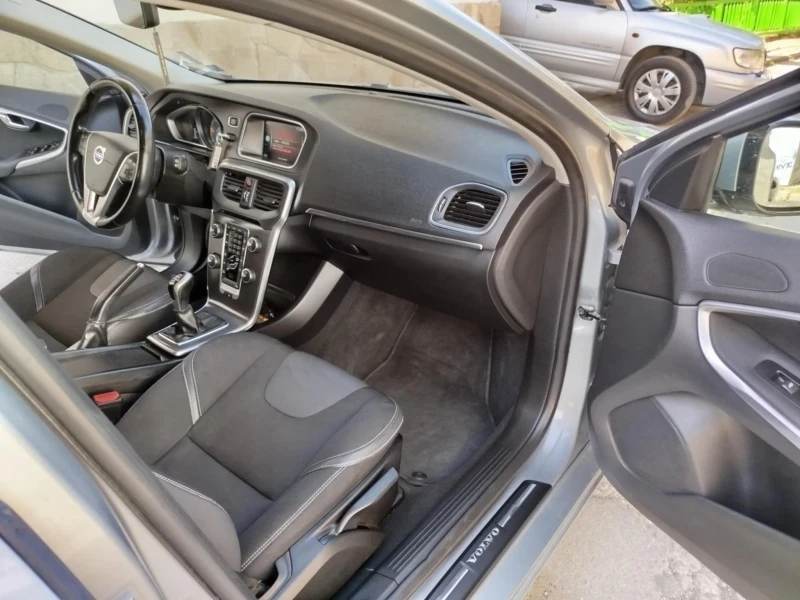 Volvo V40, снимка 7 - Автомобили и джипове - 52310900