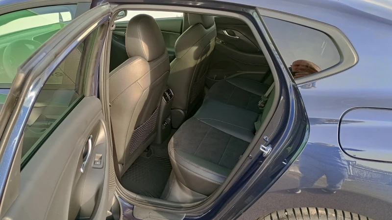 Hyundai I30 Fastback 1.5 T-GDi (140 кс) Mild Hybrid DCT, снимка 7 - Автомобили и джипове - 52990043