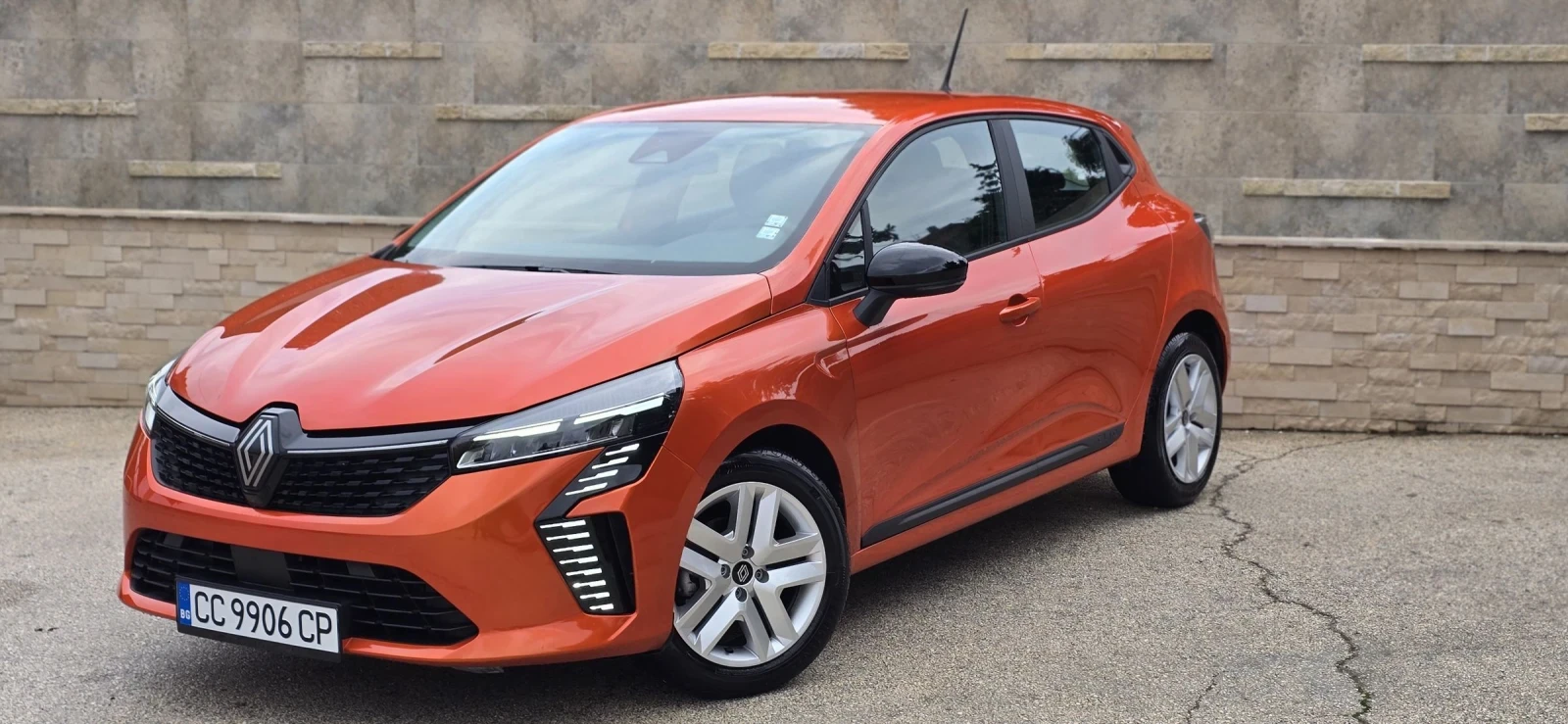 Renault Clio Ексклузивен автомобил; Пробегът е 100% реален!, снимка 1