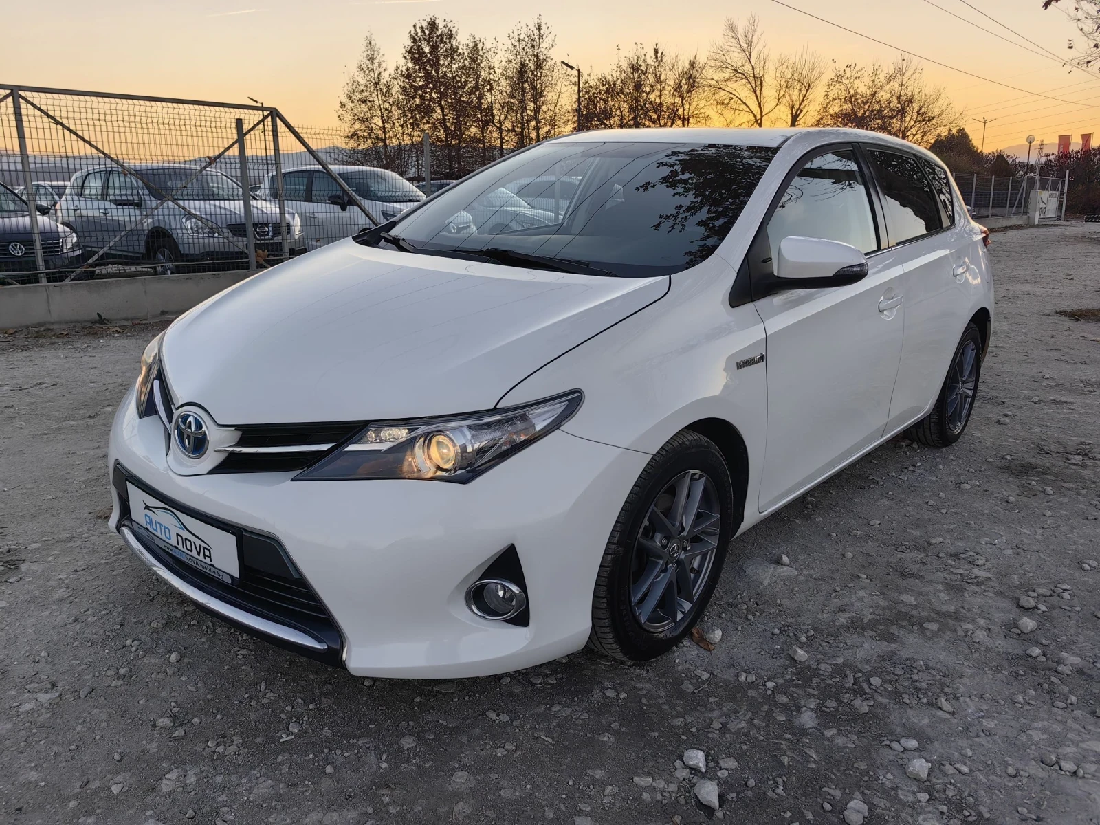 Toyota Auris 1.8 ХИБРИД! ХЕЧБЕК 166 000 КМ ! БЕЗ АНАЛОГ  - изображение 3