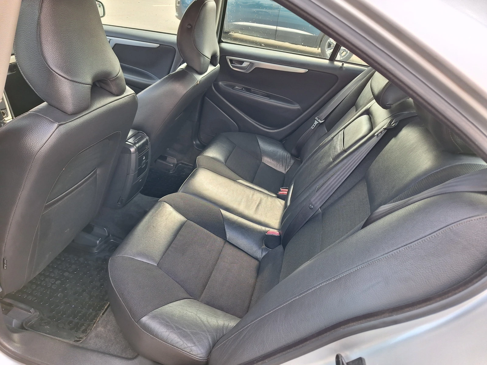 Volvo S60 D5 - изображение 6
