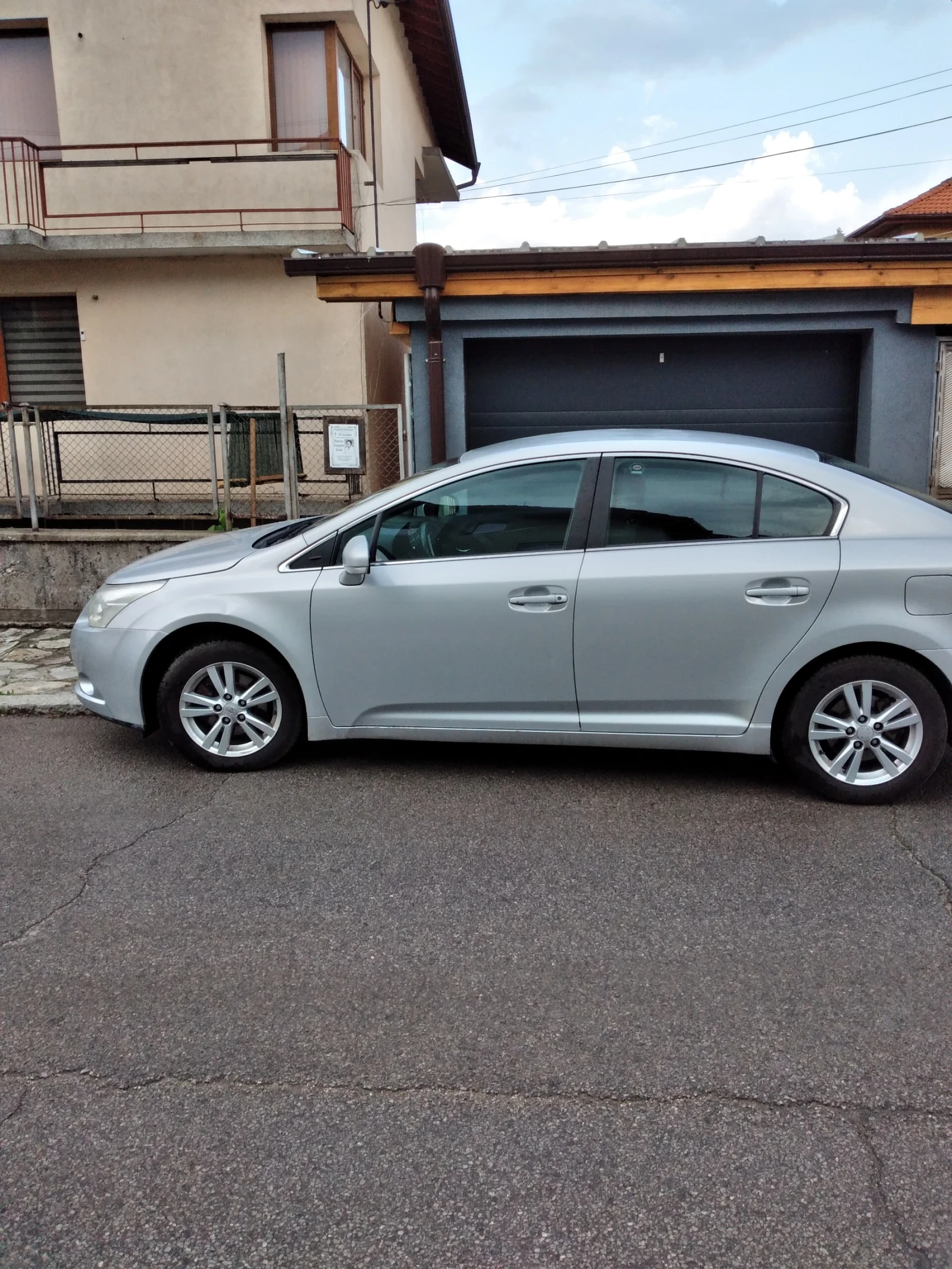 Toyota Avensis  - изображение 3