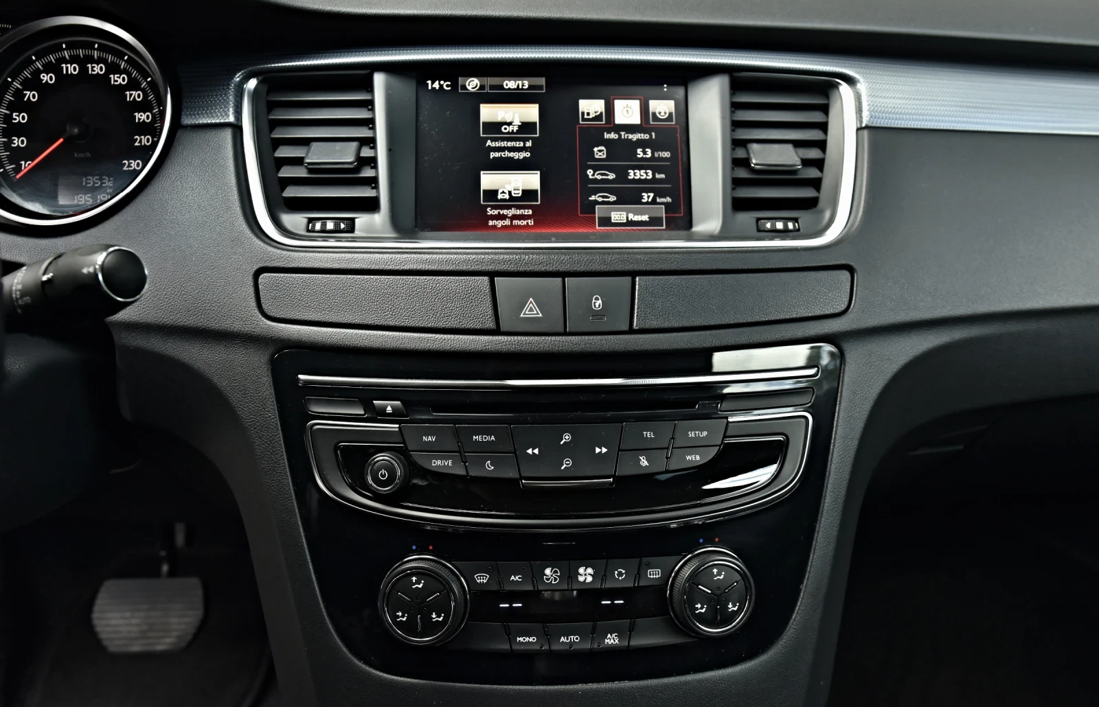 Peugeot 508 1.6 BLUE HDI head up keyless - изображение 10