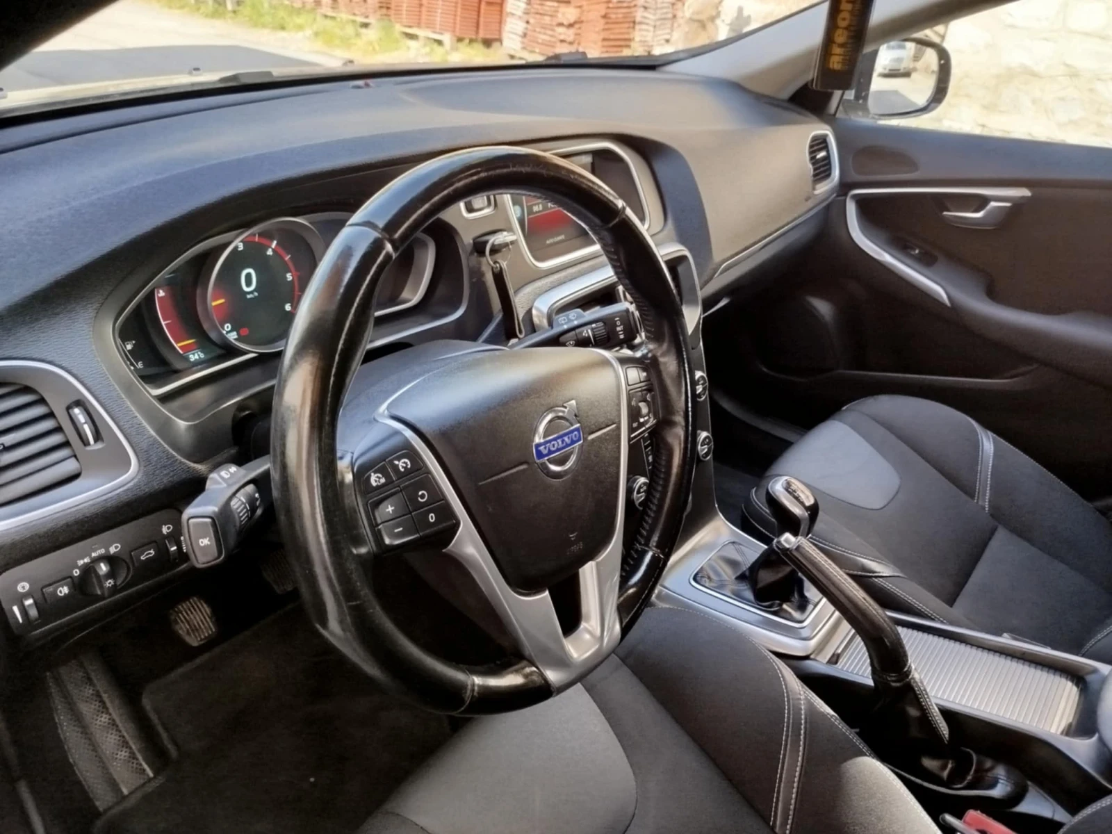 Volvo V40  - изображение 6