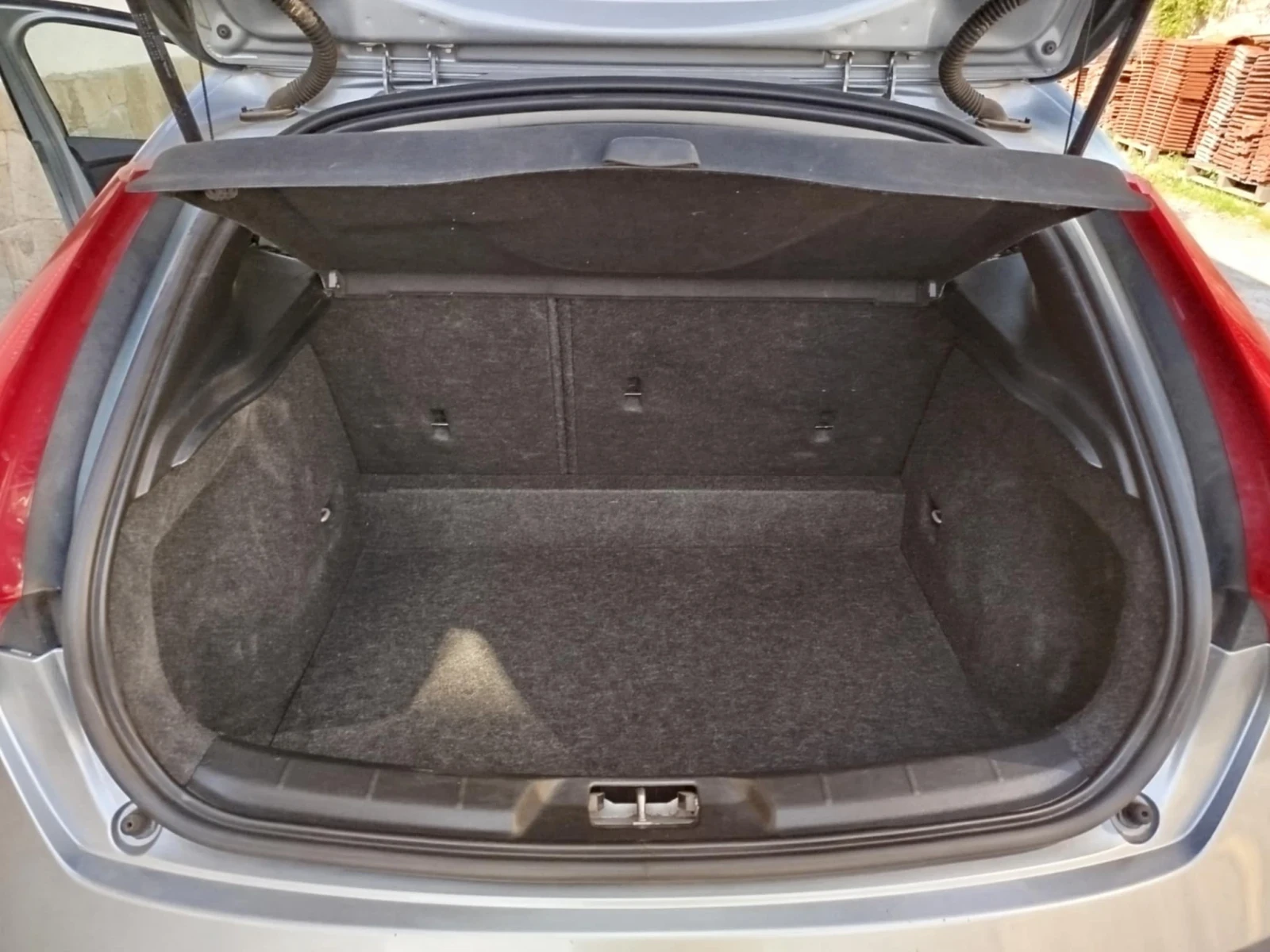 Volvo V40  - изображение 9