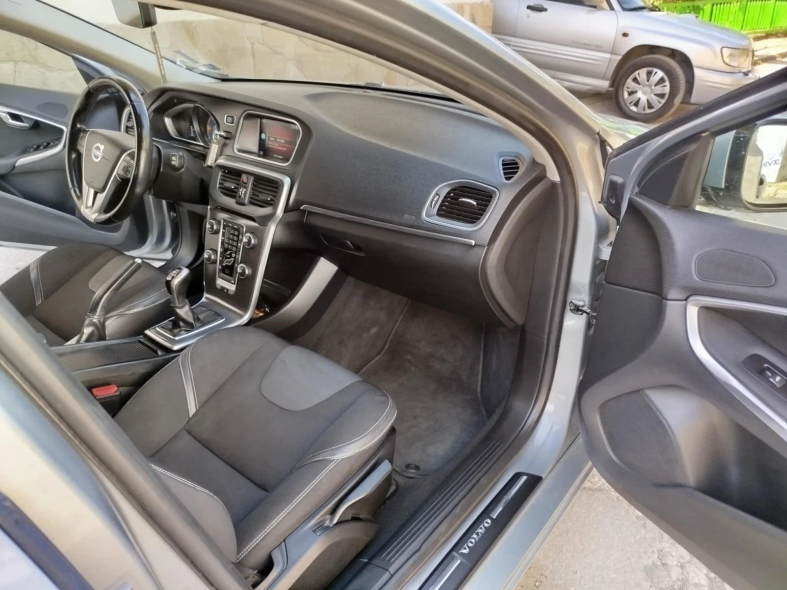 Volvo V40  - изображение 7