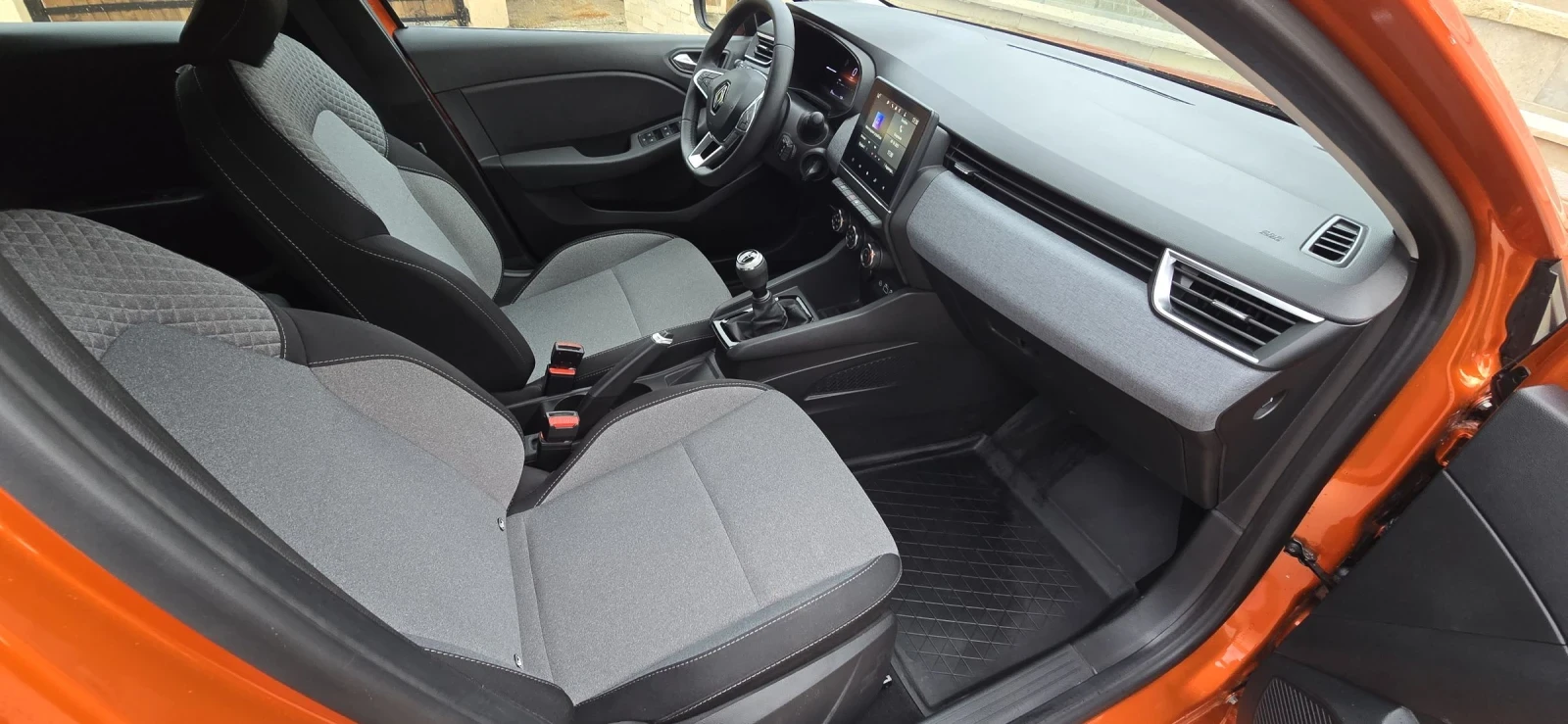 Renault Clio 2024г. 5 000км. 1.0 ръчни скорости - изображение 7