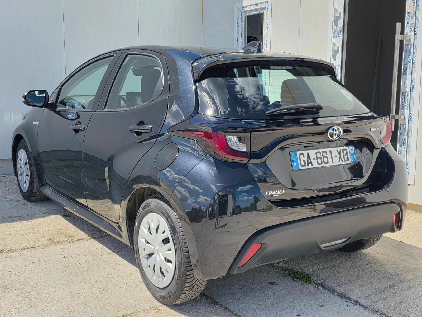 Toyota Yaris 116h France Business 5p + Stage Hybrid Acade, снимка 6 - Автомобили и джипове - 53714317