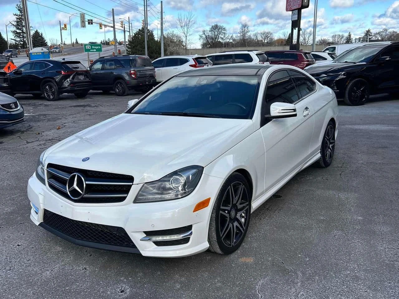 Mercedes-Benz C 350 AMG ОПТИКА/CARFAX/АЛКАНТАРА/ПОДГРЕВ/ПАМЕТ/ПАНОРАМА, снимка 2 - Автомобили и джипове - 54025498
