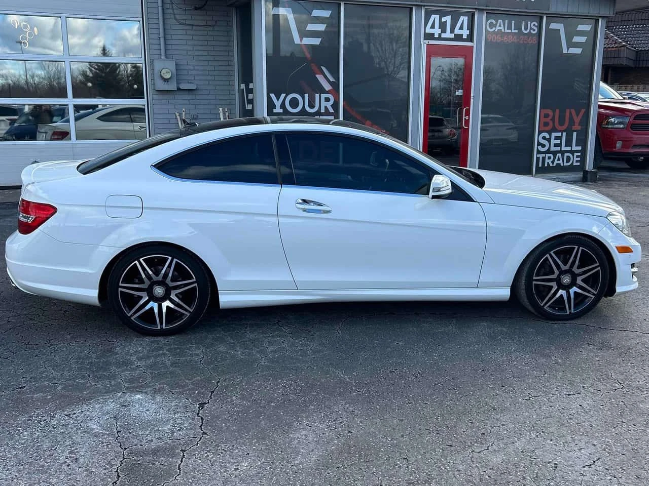 Mercedes-Benz C 350 AMG ОПТИКА/CARFAX/АЛКАНТАРА/ПОДГРЕВ/ПАМЕТ/ПАНОРАМА, снимка 4 - Автомобили и джипове - 54025498