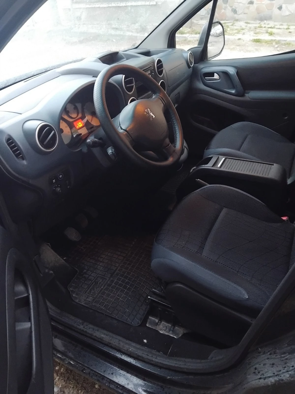 Peugeot Partner, снимка 2 - Автомобили и джипове - 54358410