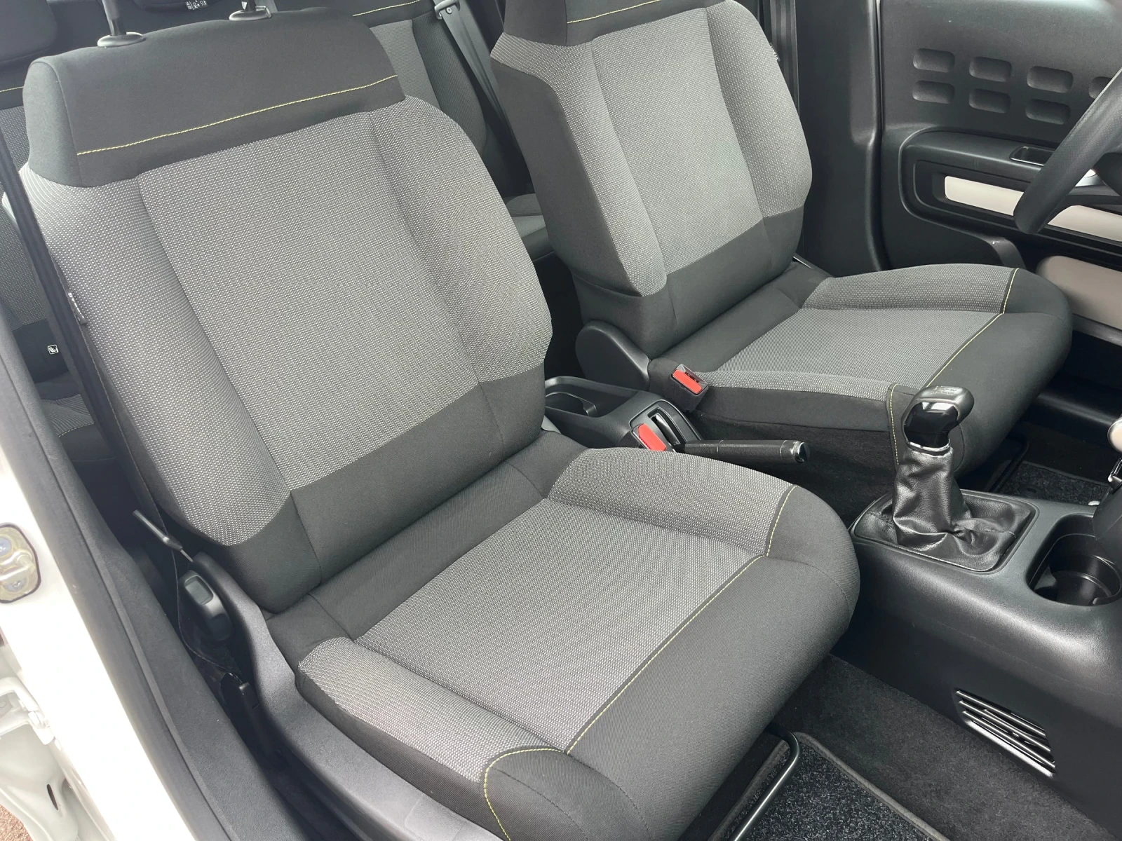 Citroen C3 1.2 Puretech / FEEL, снимка 11 - Автомобили и джипове - 54952449