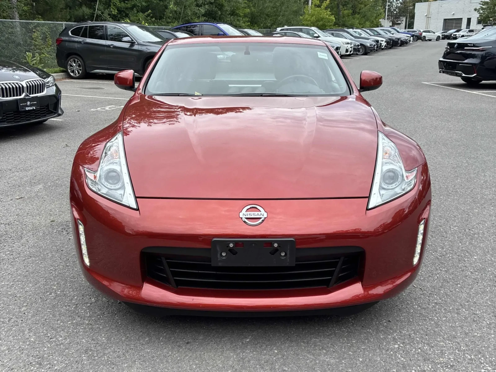 Nissan 370Z Чист CARFAX* Малко пробег* Много запазен!!, снимка 2 - Автомобили и джипове - 55048321