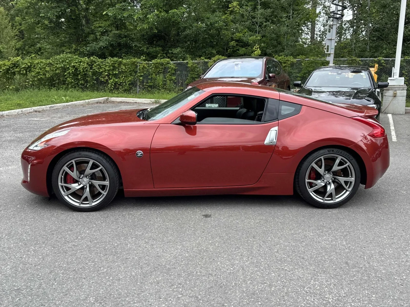 Nissan 370Z Чист CARFAX* Малко пробег* Много запазен!!, снимка 4 - Автомобили и джипове - 55048321