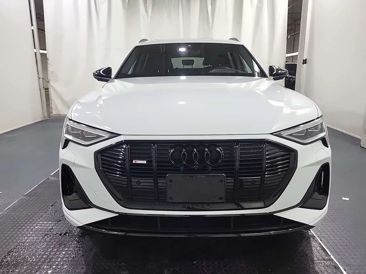 Audi E-Tron * TECHNIK * CARFAX * БЕЗ ПЪРВОНАЧАЛНА ВНОСКА, снимка 7 - Автомобили и джипове - 55403529