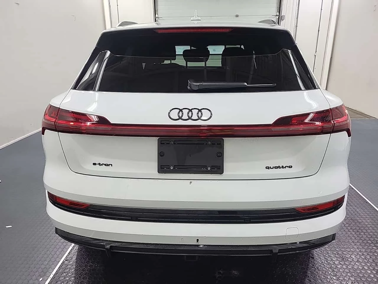 Audi E-Tron * TECHNIK * CARFAX * БЕЗ ПЪРВОНАЧАЛНА ВНОСКА, снимка 6 - Автомобили и джипове - 55403529