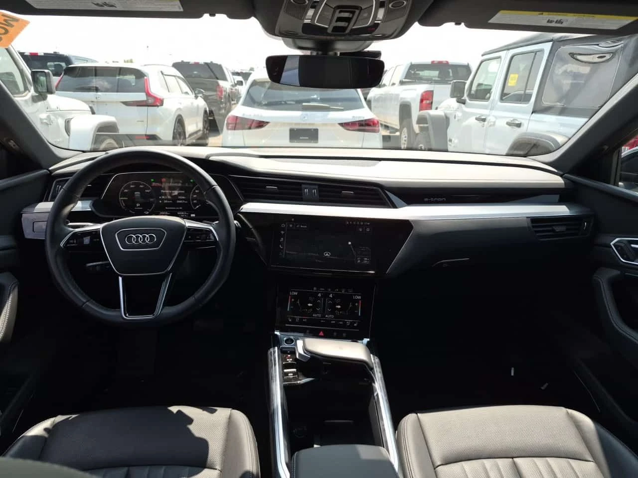 Audi E-Tron * TECHNIK * CARFAX * БЕЗ ПЪРВОНАЧАЛНА ВНОСКА, снимка 12 - Автомобили и джипове - 55403529
