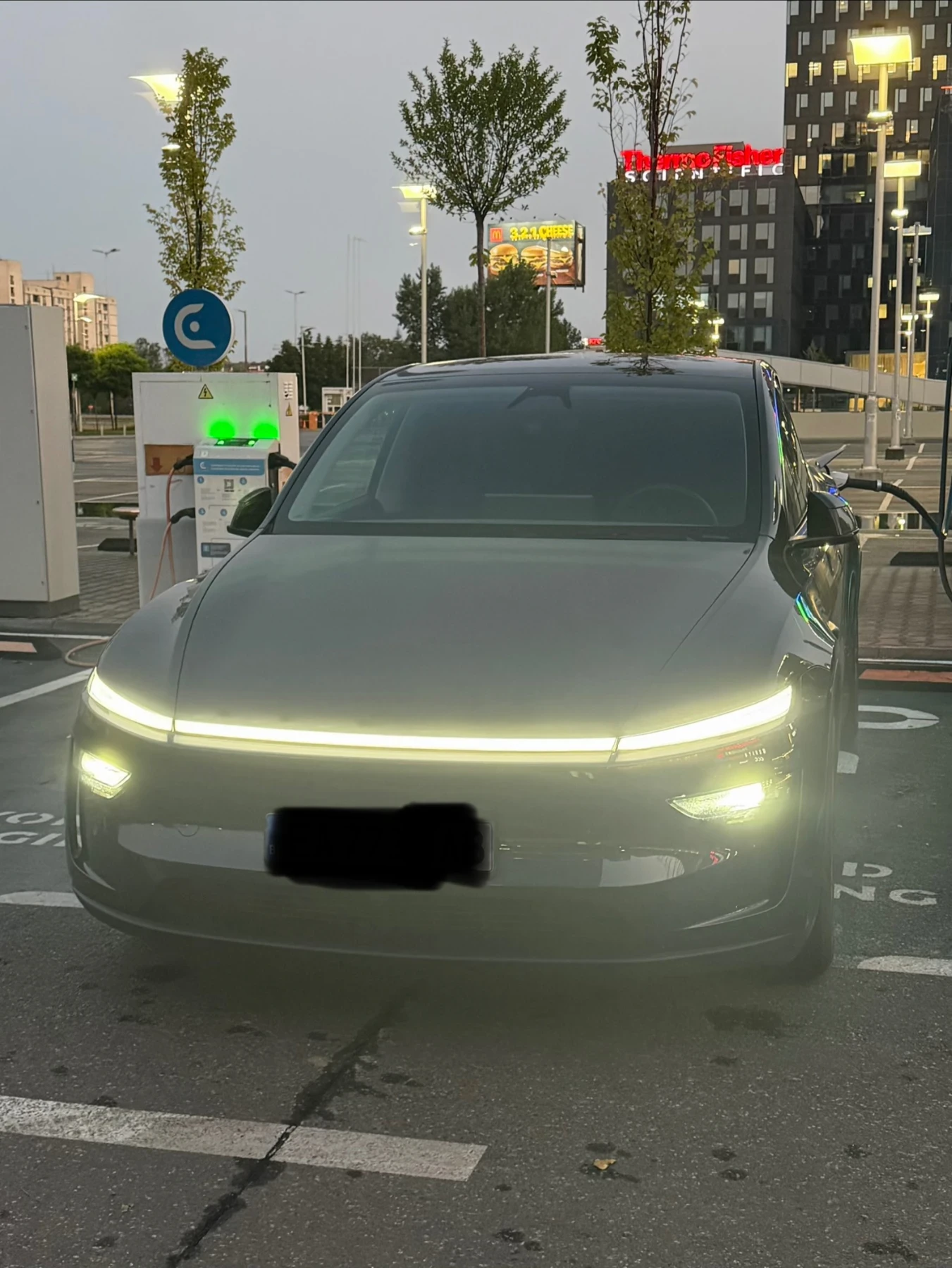 Tesla Y Juniper, снимка 2 - Автомобили и джипове - 55957543