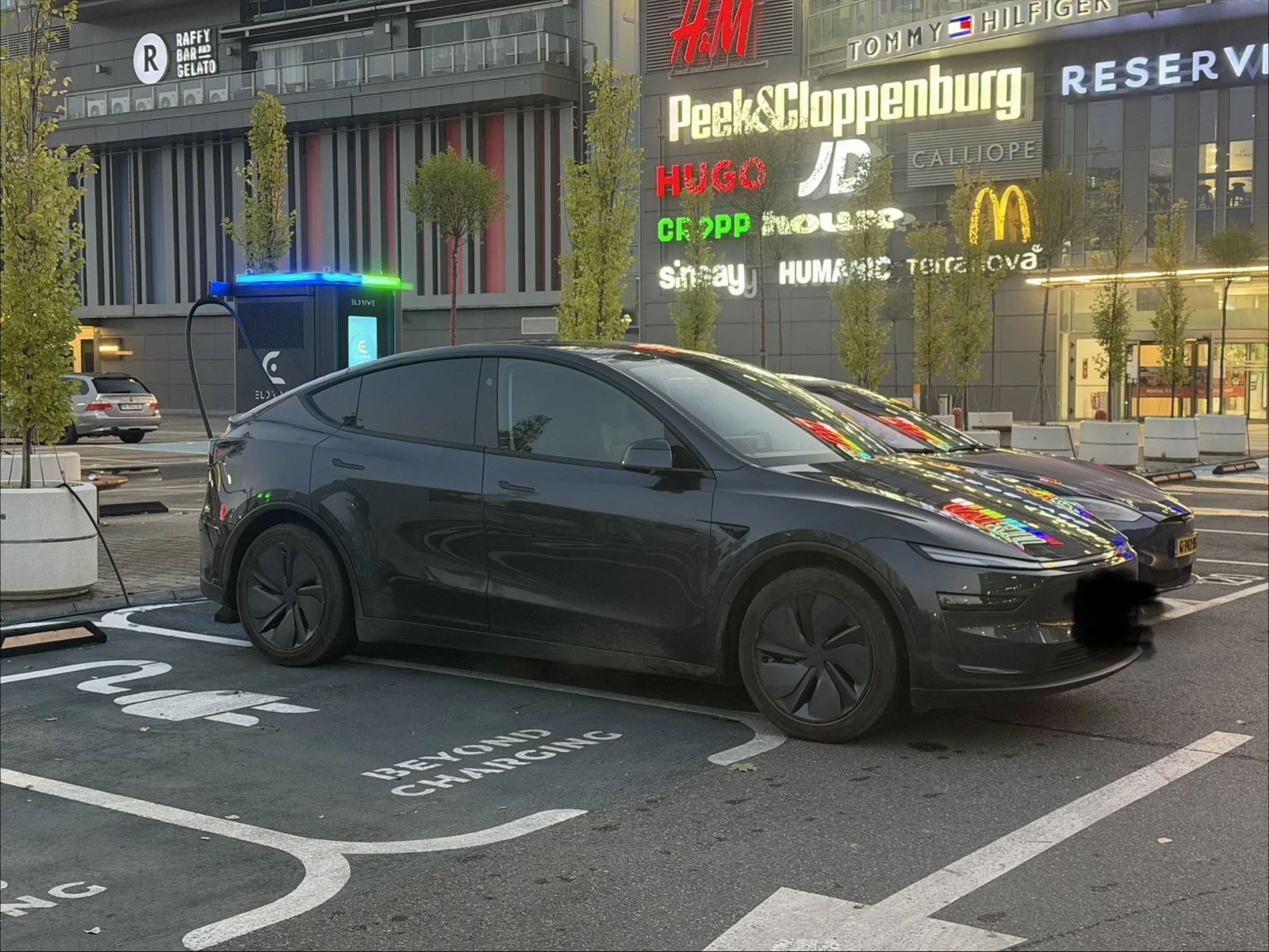 Tesla Y Juniper, снимка 4 - Автомобили и джипове - 55957543