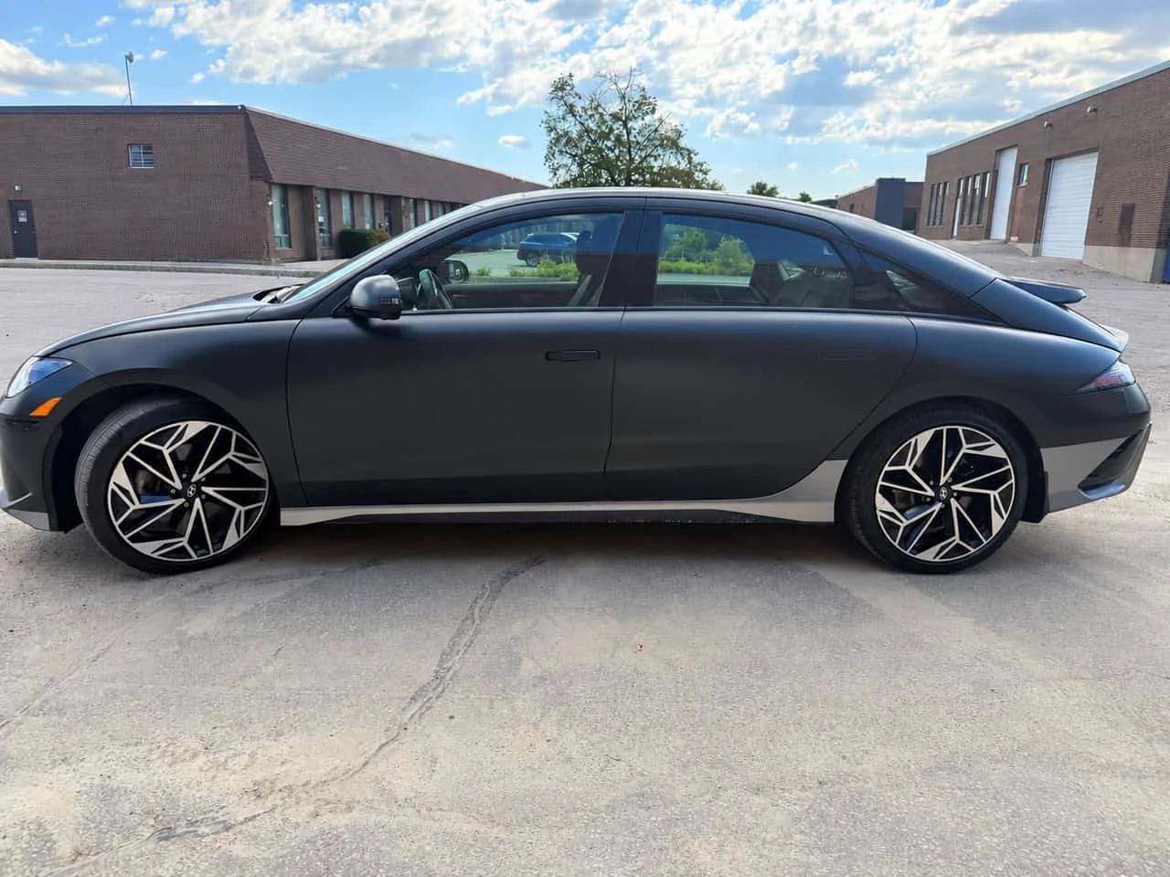 Hyundai Ioniq 6 * Preferred AWD Long Range w/Ultimate Pkg * CARFAX | Mobile.bg � ����������� 2
