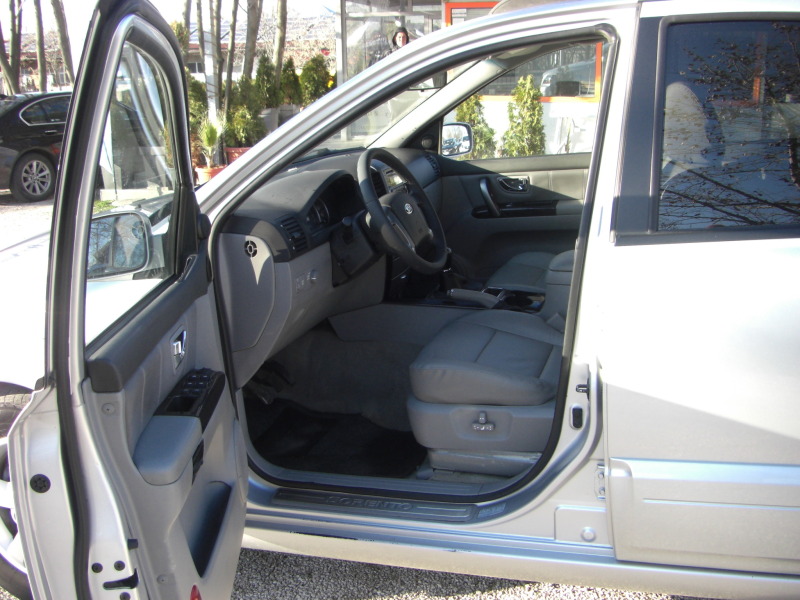 Kia Sorento 2.5crdi 4x4 facelift, снимка 9 - Автомобили и джипове - 39634344