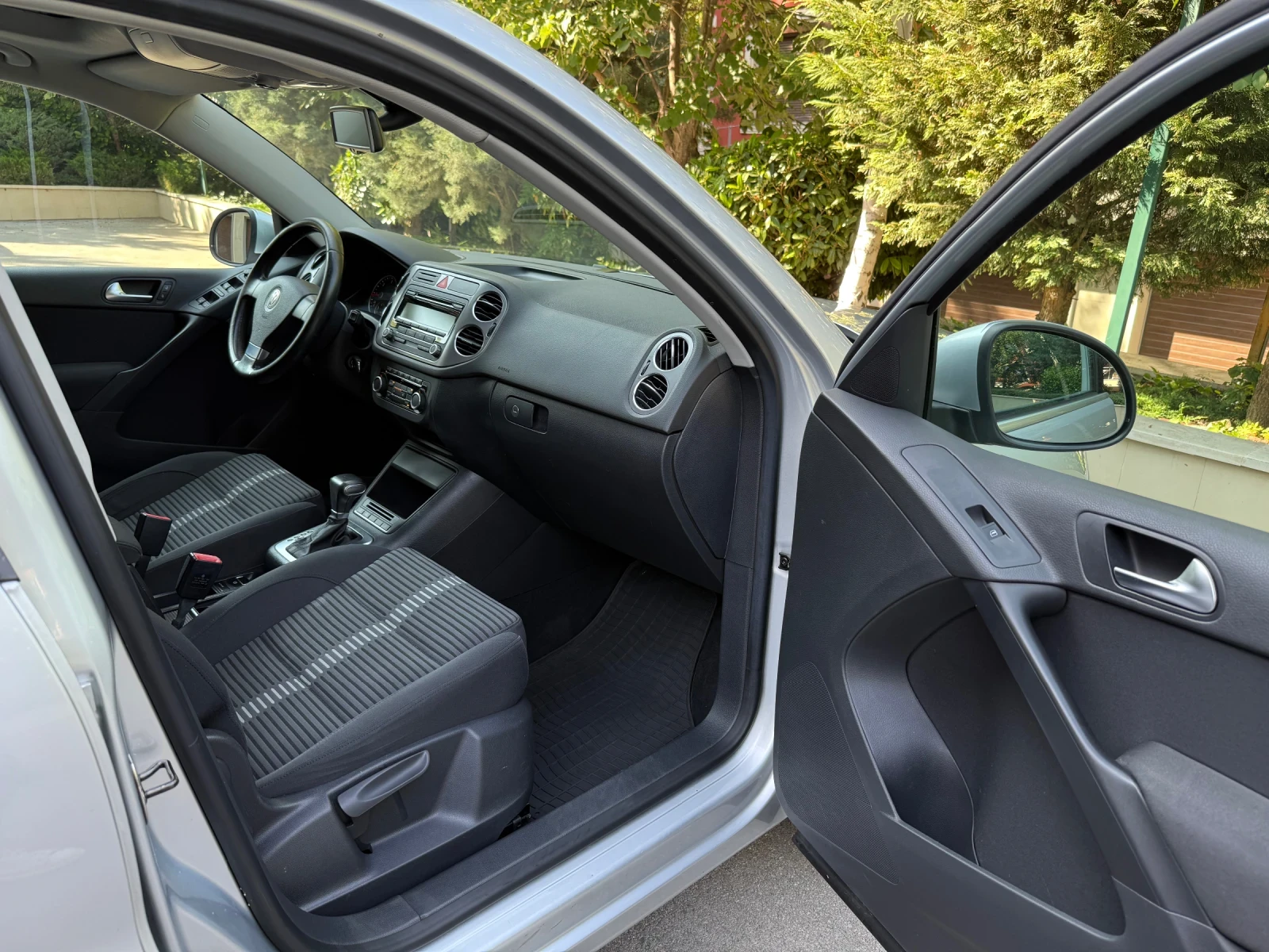 VW Tiguan 2.0 TDI  140 к.с., ПЪЛНА СЕРВИЗНА ИСТОРИЯ !!! - изображение 7