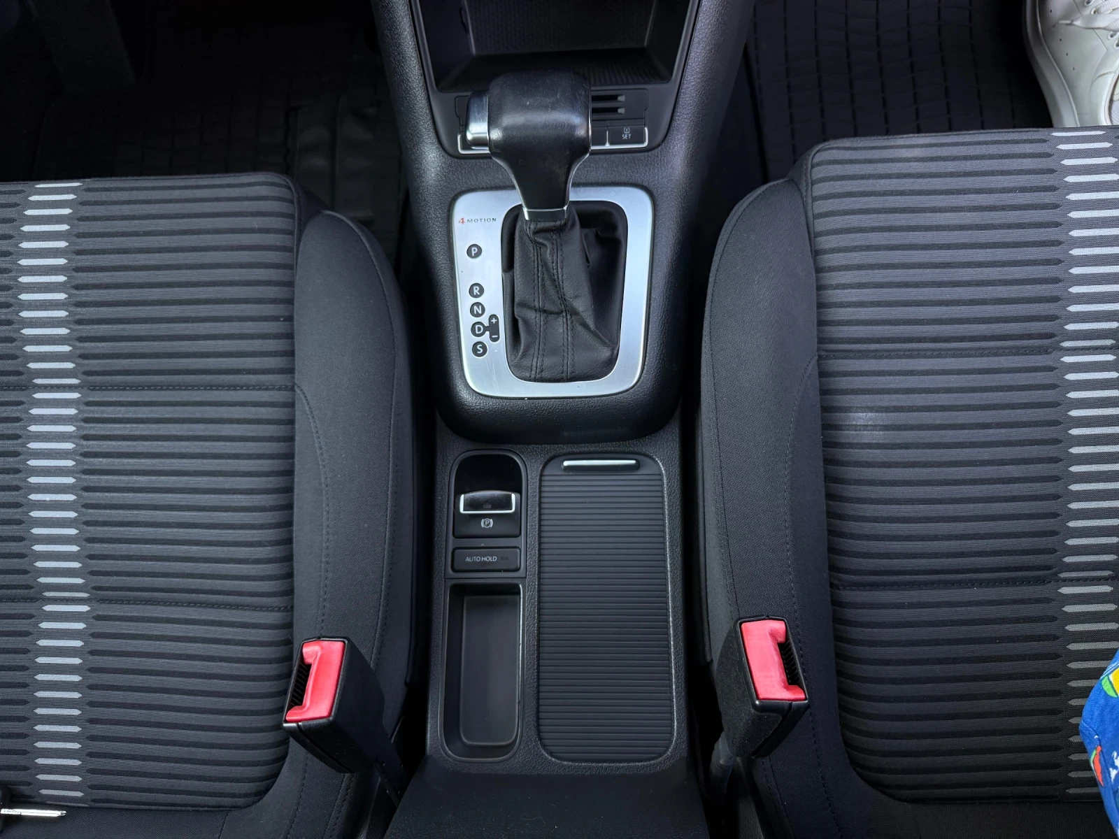 VW Tiguan 2.0 TDI  140 к.с., ПЪЛНА СЕРВИЗНА ИСТОРИЯ !!! - изображение 10