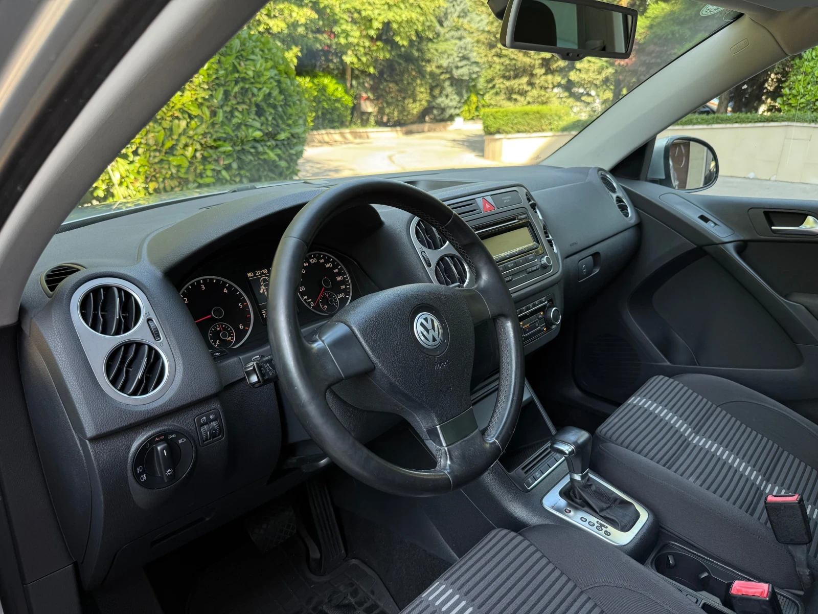 VW Tiguan 2.0 TDI  140 к.с., ПЪЛНА СЕРВИЗНА ИСТОРИЯ !!! - изображение 5