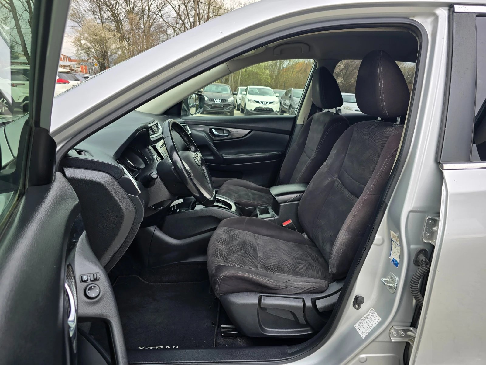 Nissan X-trail 1.6DCI, 131к.с., Автомат, Камера 360, Нави!, снимка 9 - Автомобили и джипове - 53969825