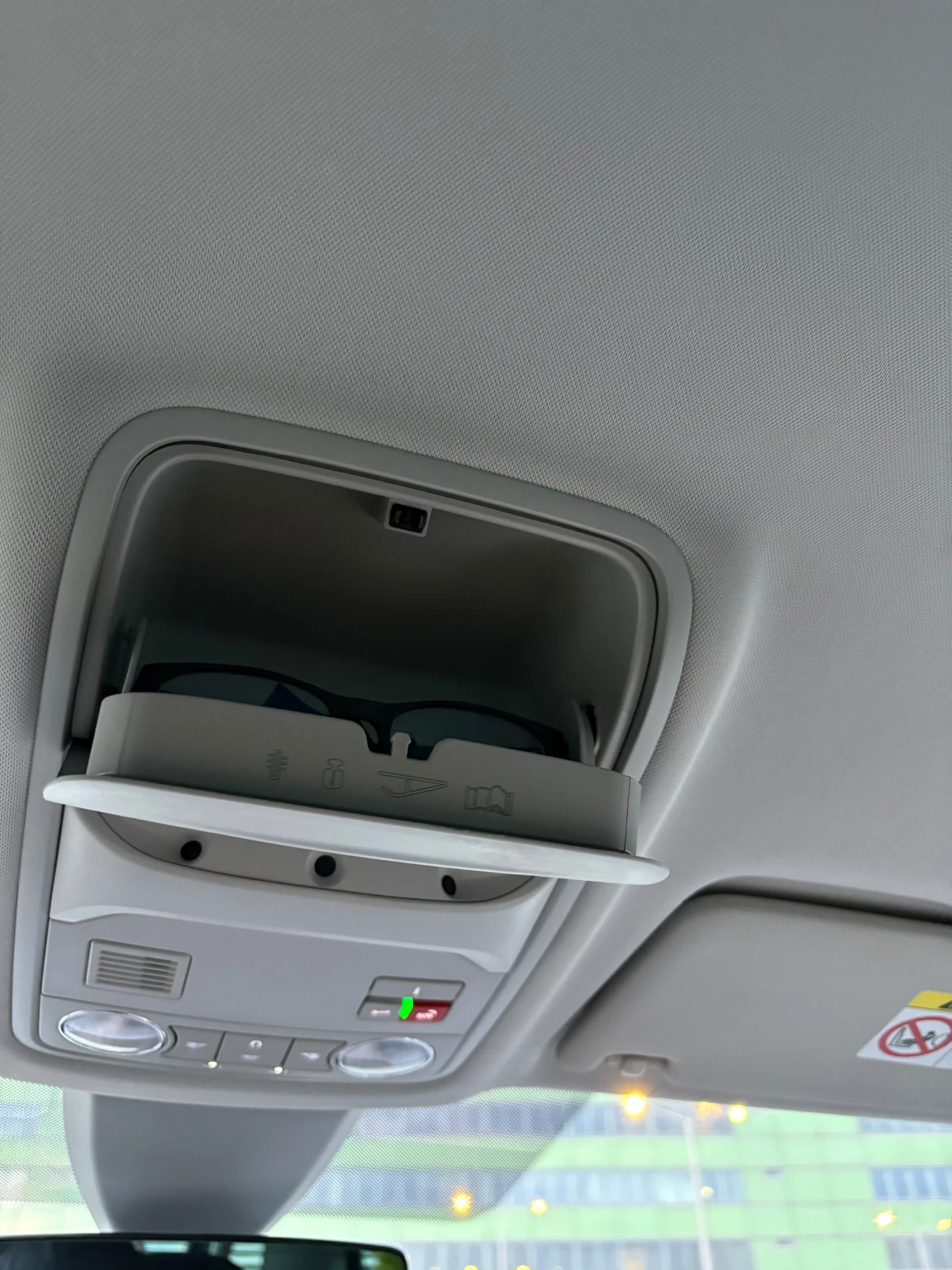 Skoda Karoq 4x4, ОБСЛУЖЕНА, ПЪЛНА СЕРВИЗНА ИСТОРИЯ В SKODA, снимка 13 - Автомобили и джипове - 54093733