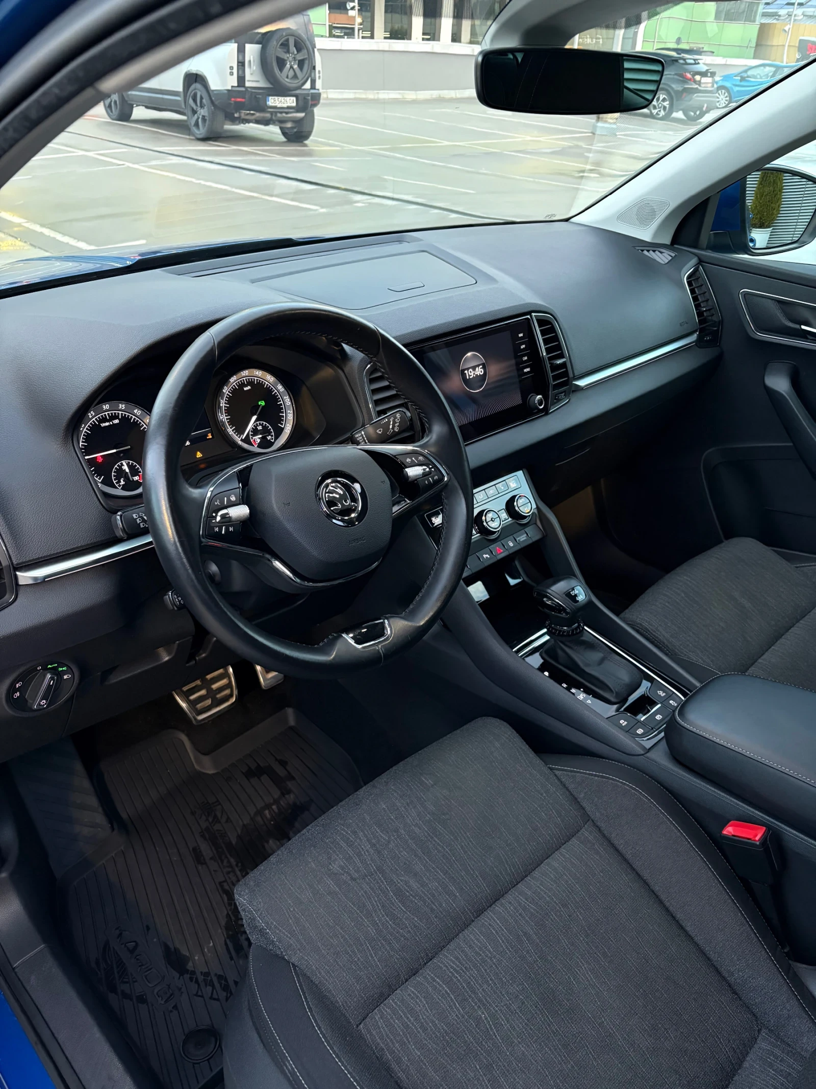 Skoda Karoq 4x4, ОБСЛУЖЕНА, ПЪЛНА СЕРВИЗНА ИСТОРИЯ В SKODA, снимка 5 - Автомобили и джипове - 54093733