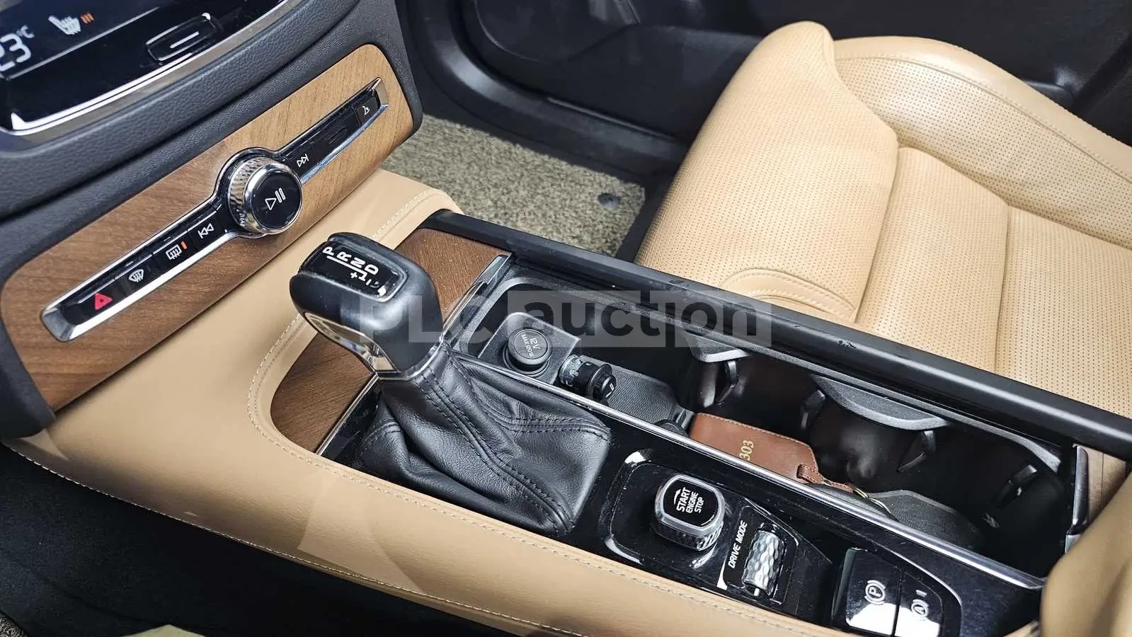 Volvo Xc90 D5 AWD| DIST| 360| HEAD-UP| ВКЛ.ТЕХНОТЕСТ, снимка 9 - Автомобили и джипове - 54911205