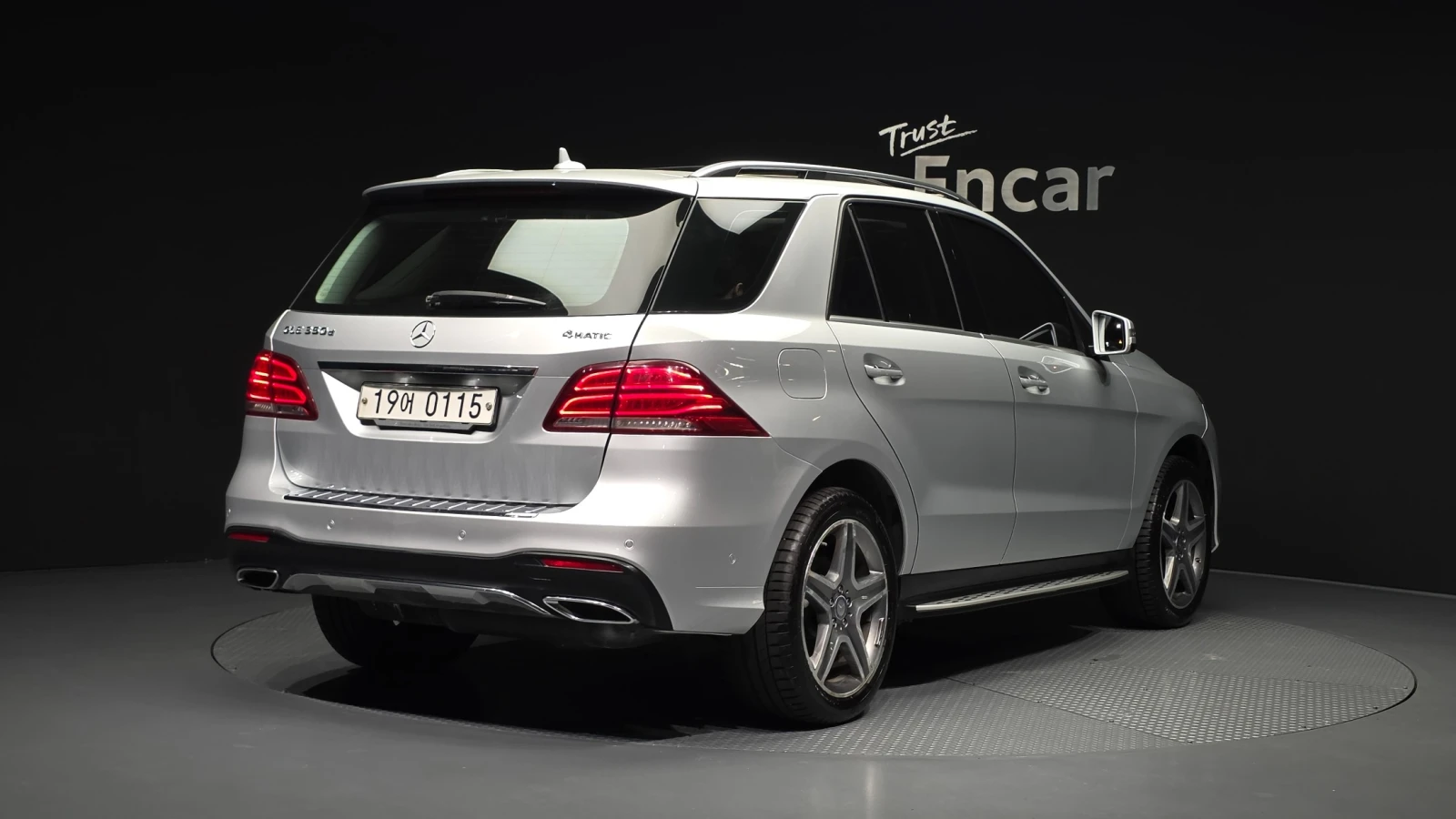 Mercedes-Benz GLE 350 GLE350d 4MATIC | Панорама | Навигация | Кожен сало, снимка 2 - Автомобили и джипове - 54932997