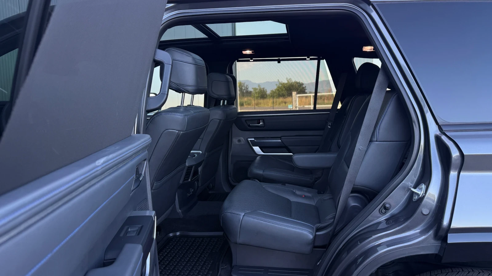 Toyota Sequoia 3.5L V6 i-FORCE MAX, PLATINUM, снимка 11 - Автомобили и джипове - 56091235