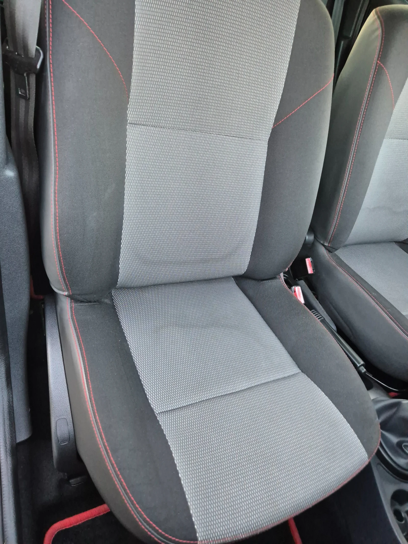 Dacia Duster 4?4 1.5dci 110�.�. | Mobile.bg � ����������� 8