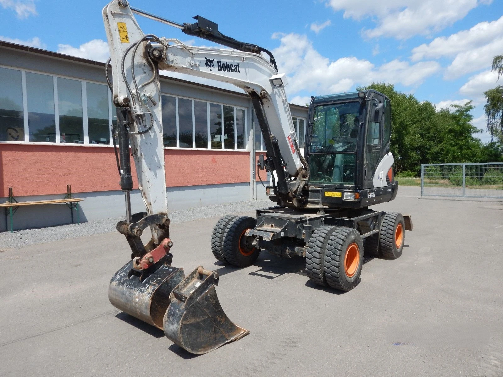 Багер Bobcat E57W 