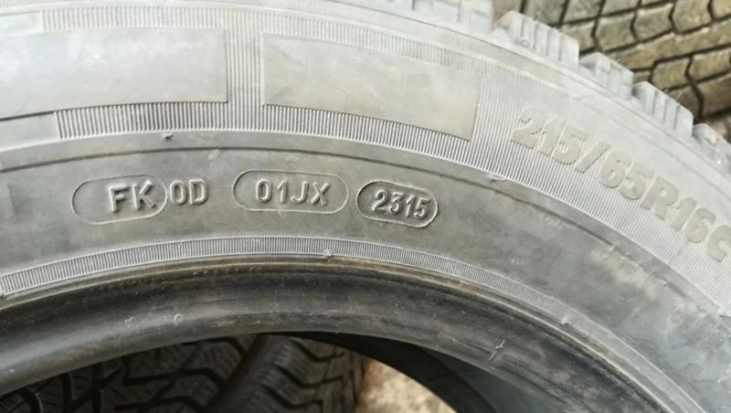 Гуми Зимни 215/65R16, снимка 5 - Гуми и джанти - 26739633