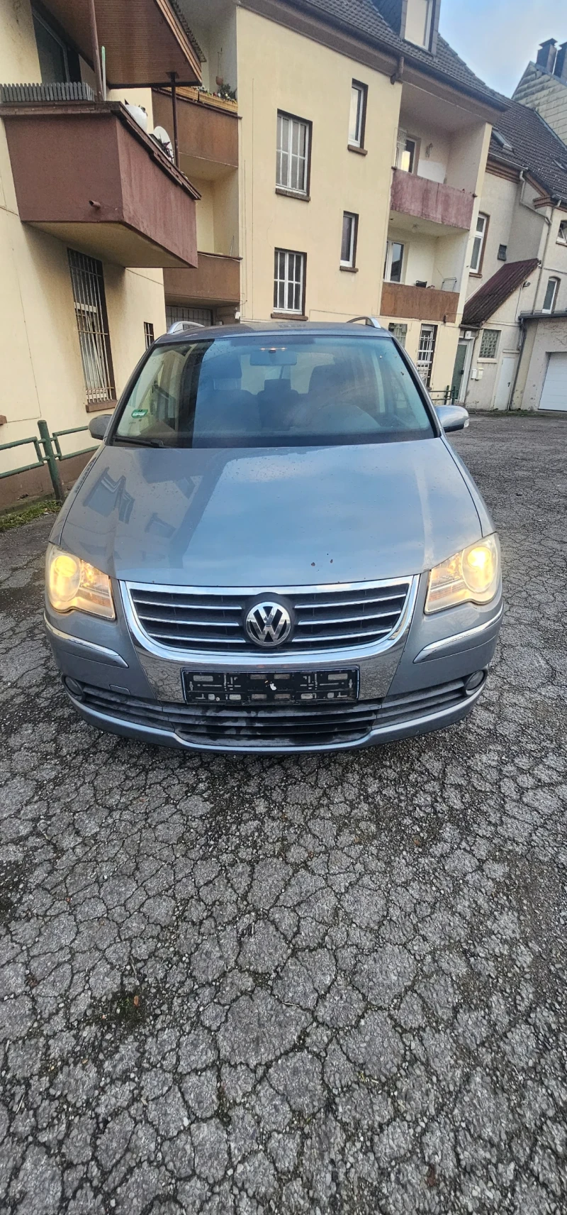 VW Touran, снимка 1 - Автомобили и джипове - 48444111