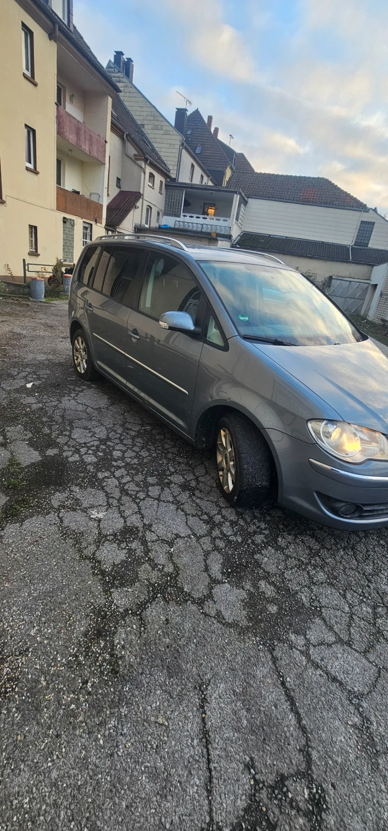 VW Touran, снимка 5 - Автомобили и джипове - 48444111