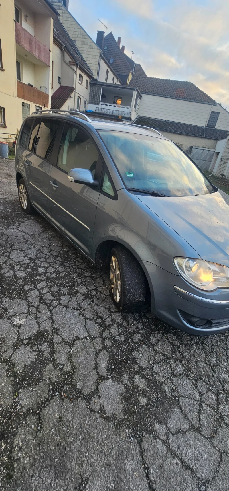 VW Touran, снимка 4 - Автомобили и джипове - 48444111